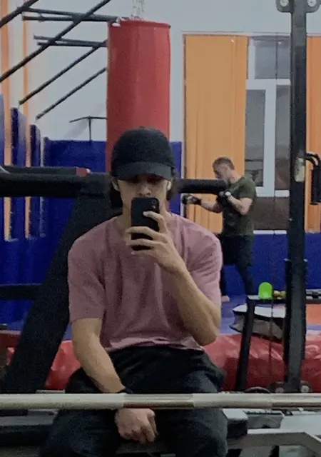 Артур из Таганрога, ищу на сайте открытые отношения