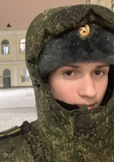 Я Игорь, 19, знакомлюсь на одну ночь в Санкт-Петербурге