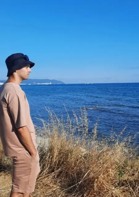 Артем из Конакова, мне 30, познакомлюсь на одну ночь