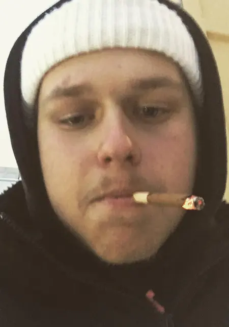 Я Ваня, 20, знакомлюсь для вирта в Лесколове