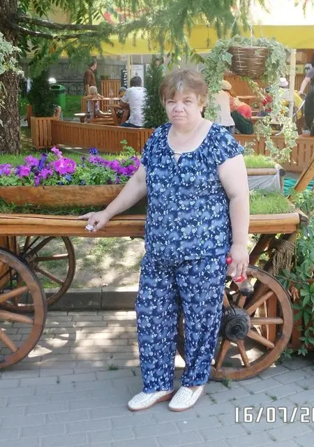 Илона из Новомосковска, мне 56, познакомлюсь для приятного времяпровождения