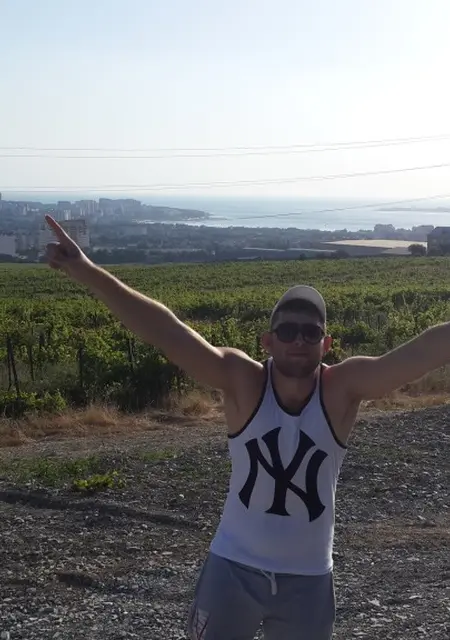 Я Артем, 34, знакомлюсь без обязательств в Геленджике