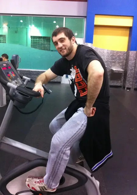 Я Артур, 33, из Махачкалы, ищу знакомства на одну ночь