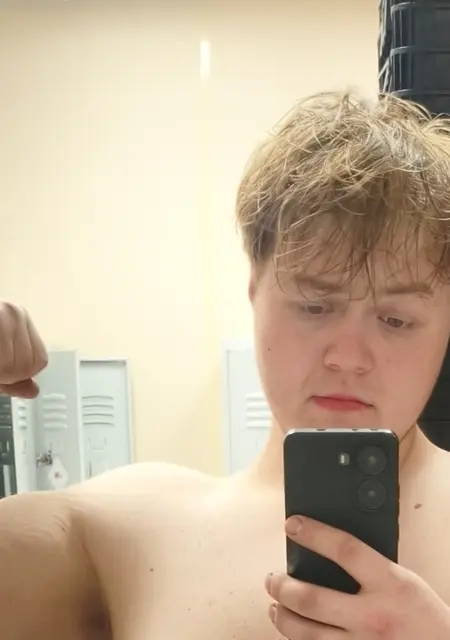 Я Egor, 23, из Москвы, ищу знакомства без обязательств
