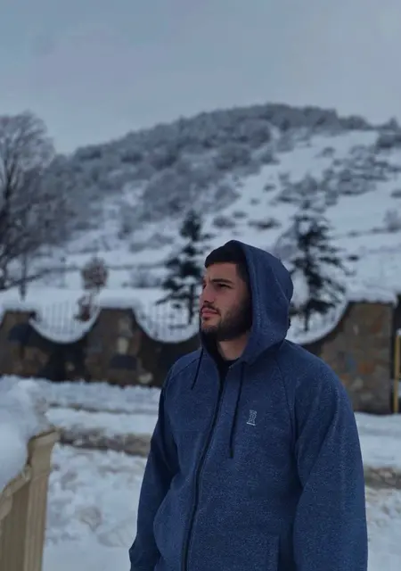 Я Олег, 22, из Владикавказа, ищу знакомство для дружбы