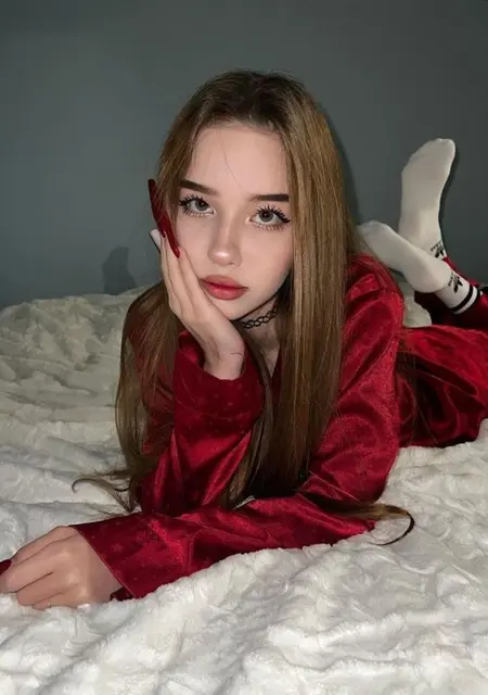 Я Вика, 19, из Москвы, ищу знакомство для приятного времяпровождения