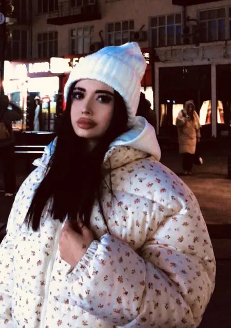 Я Viktoria, 18, знакомлюсь для общения в Екатеринбурге