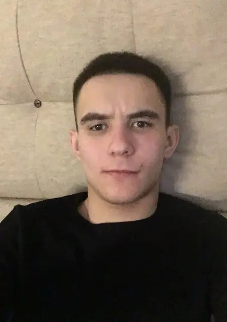 Я Андрей, 28, из Ноябрьска, ищу знакомства без обязательств