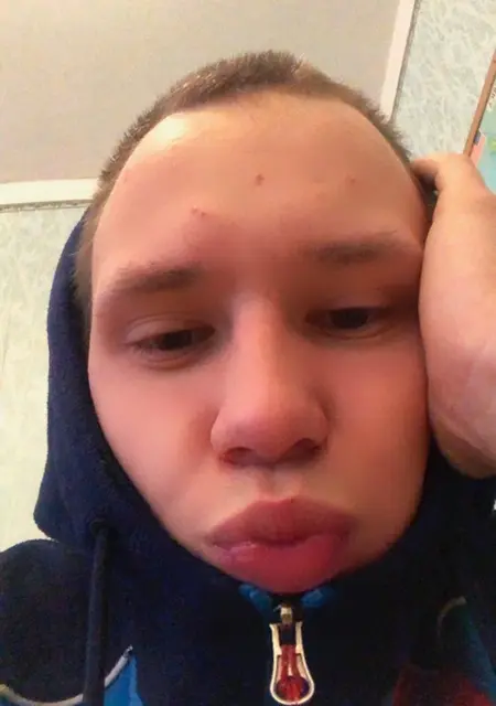 Я Дмитрий, 21, из Волжска, ищу знакомства без обязательств