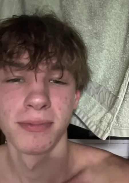 Тёма из Зеленограда, мне 18, познакомлюсь на одну ночь