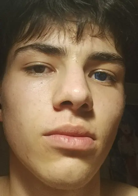 Я Иван, 19, из Череповца, ищу знакомство для приятного времяпровождения