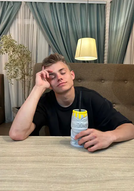 Я Марк, 20, из Дрезны, ищу знакомства без обязательств