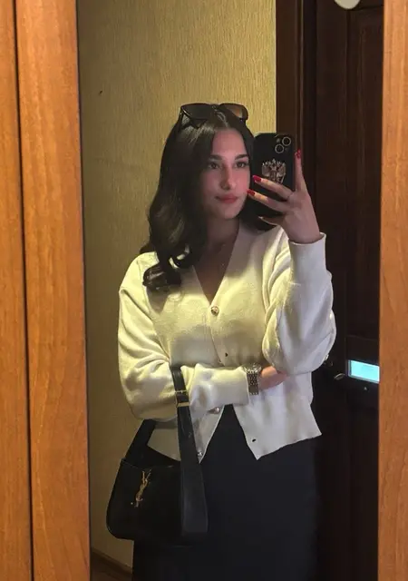 Я Полина, 18, знакомлюсь для постоянных отношений в Санкт-Петербурге