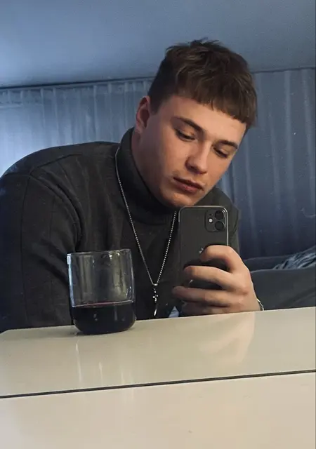 Дмитрий из Костромы, мне 20, познакомлюсь для открытые отношения