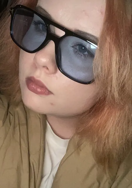 Я Надежда, 18, знакомлюсь для приятного времяпровождения в Санкт-Петербурге