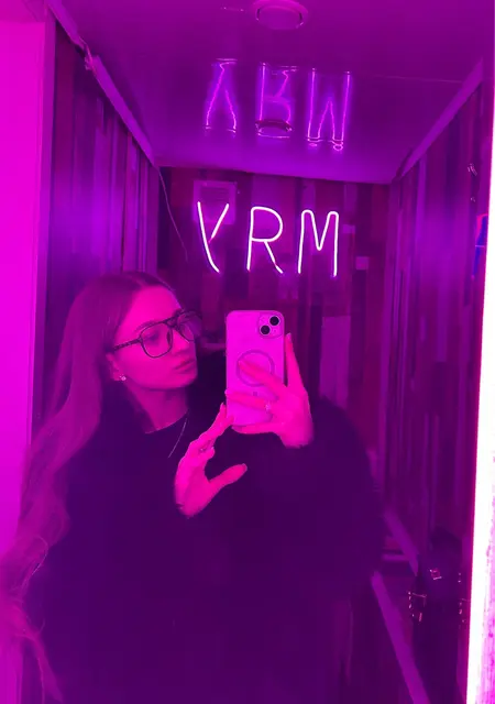 Alena из Москвы, мне 19, познакомлюсь для открытые отношения