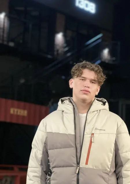 Я Алексей, 20, из Благовещенска, ищу знакомство для открытые отношения