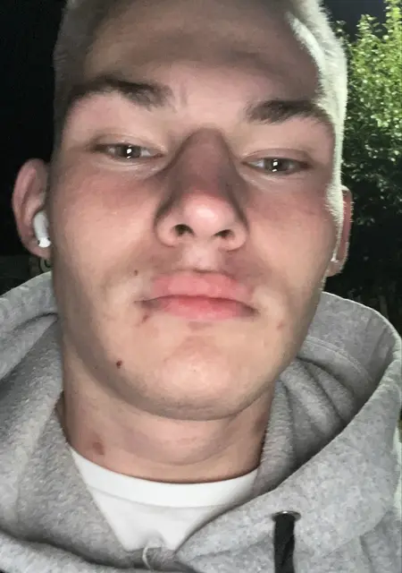 Я Илья, 20, из Москвы, ищу знакомства без обязательств