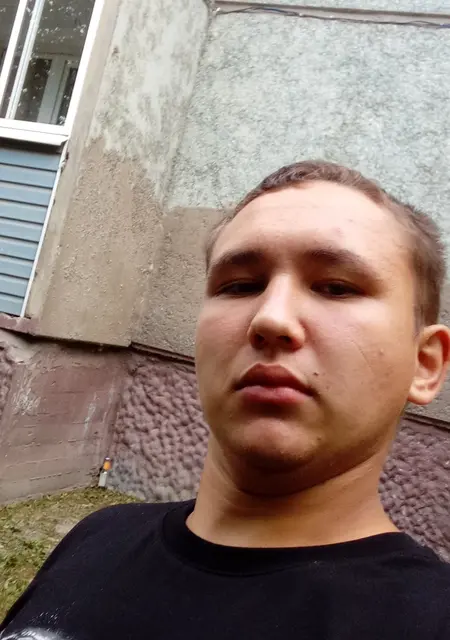 Я Лёша, 19, из Ангарска, ищу знакомства без обязательств
