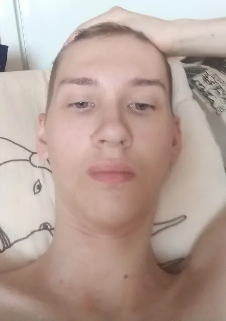 Я Артём, 19, знакомлюсь без обязательств в Смоленске