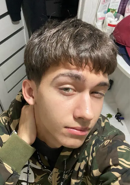 Я Дмитрий, 19, из Астрахани, ищу знакомства без обязательств