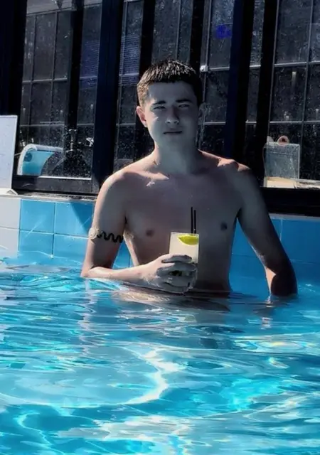 Я Илья, 19, из Владивостока, ищу знакомства на одну ночь