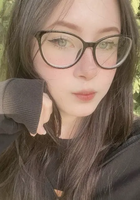 Я Слеюша, 19, из Нижнего Новгорода, ищу знакомства на одну ночь