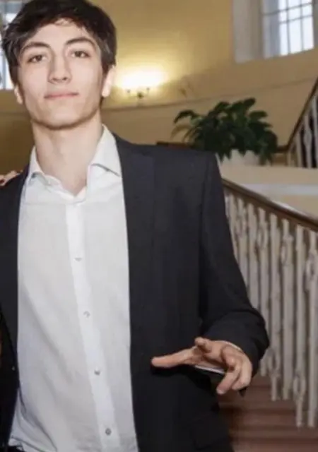 Адам из Санкт-Петербурга, мне 20, познакомлюсь для вирта