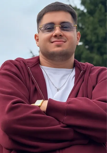 Я Алик, 21, знакомлюсь без обязательств в Казани