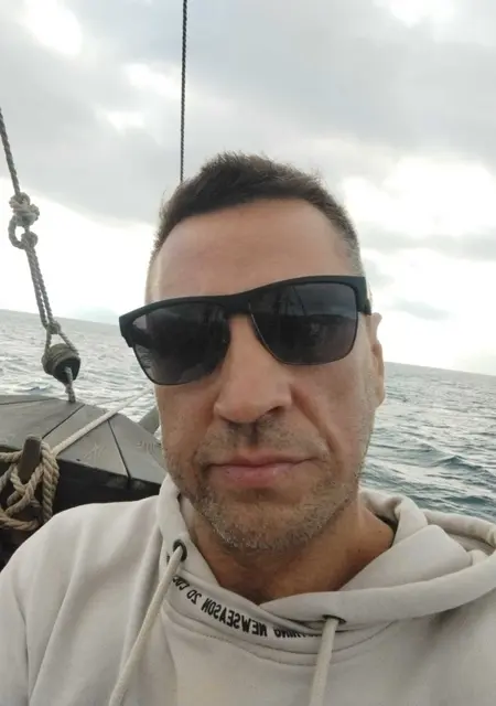 Андрей из Брянска, мне 43, познакомлюсь для постоянных отношений