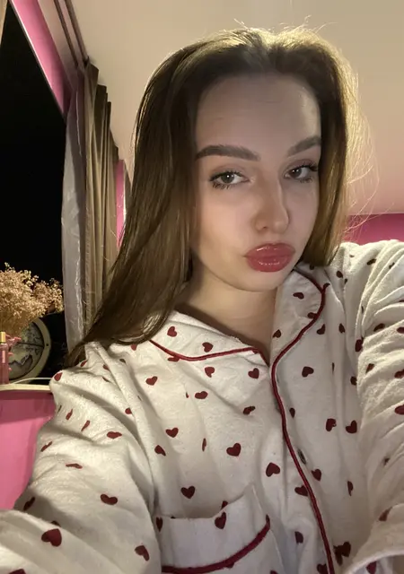 Арина из Москвы, ищу на сайте открытые отношения