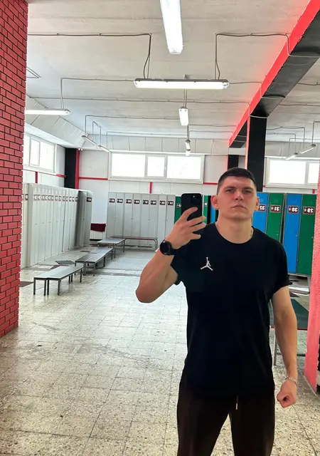 Я Денис, 24, знакомлюсь без обязательств в Москве