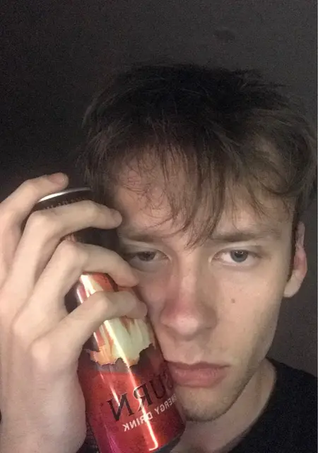 Я Саша, 21, из Иркутска, ищу знакомства без обязательств