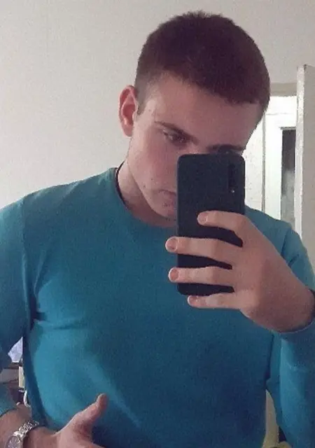Я Sergey, 27, знакомлюсь для открытые отношения в Морозовске
