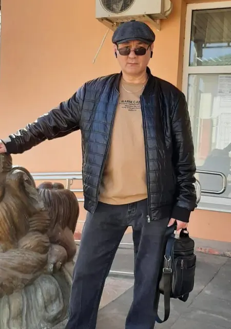 Алан из Тольятти, ищу на сайте знакомства на одну ночь