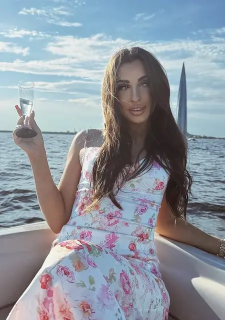 Ульяна из Санкт-Петербурга, ищу на сайте приятное времяпровождение