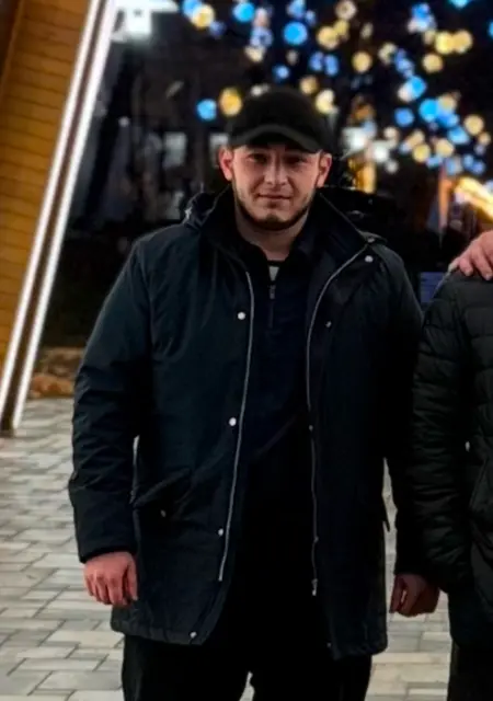 Арсен из Москвы, мне 27, познакомлюсь для общения