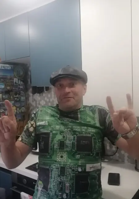 Александр из Хабаровска, ищу на сайте знакомства на одну ночь