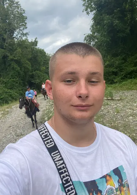 Я Андрей, 23, из Орла, ищу знакомство для приятного времяпровождения