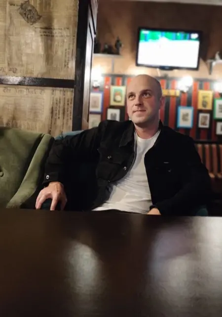 Я Владимир, 32, из Новошахтинска, ищу знакомства на одну ночь