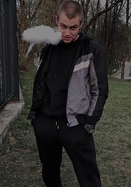 Александр из Смоленска, мне 24, познакомлюсь без обязательств