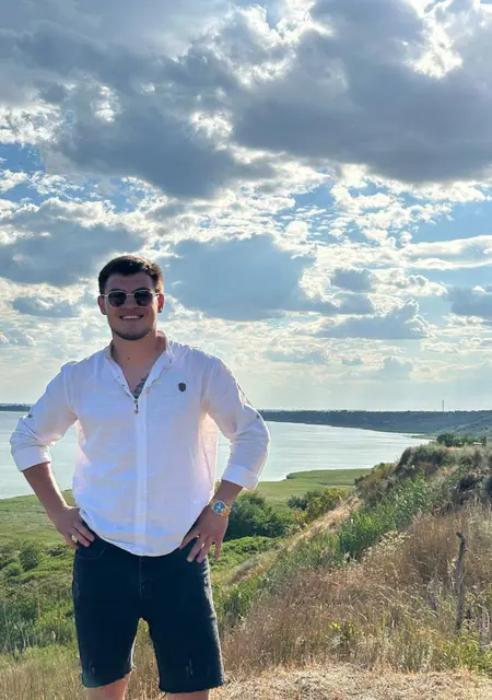 Давид из Таганрога, мне 23, познакомлюсь на одну ночь