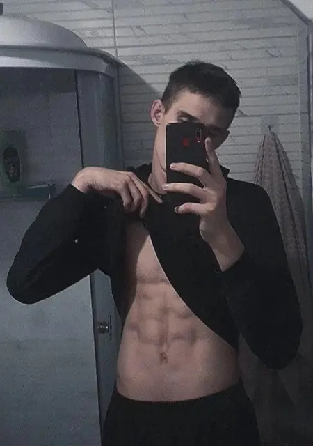 Я Александр, 19, знакомлюсь без обязательств в Брянске