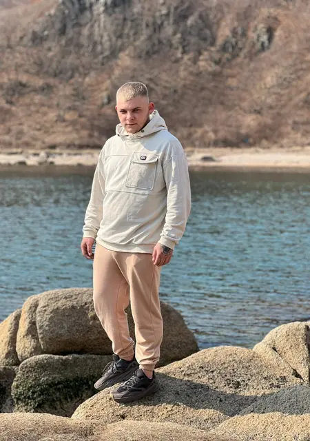 Я Иван, 23, знакомлюсь на одну ночь в Ноябрьске