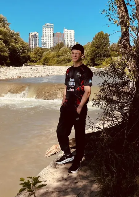 Zkk из Москвы, мне 18, познакомлюсь на одну ночь