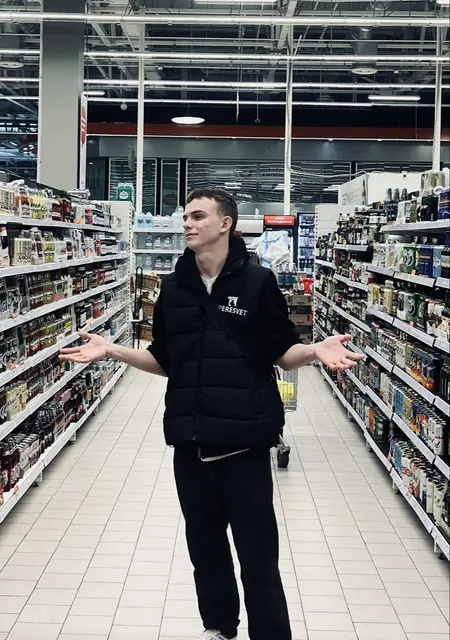 Дима из Ростова-на-Дону, мне 20, познакомлюсь без обязательств