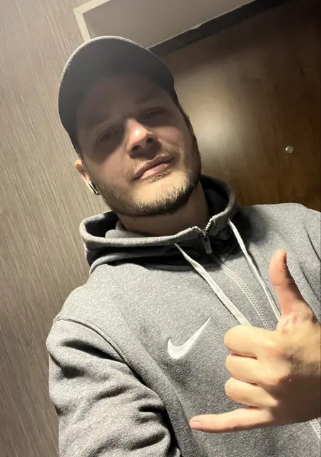 Alex из Сургута, мне 33, познакомлюсь на одну ночь