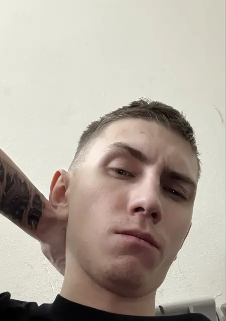 Рома из Дудинки, мне 23, познакомлюсь для приятного времяпровождения