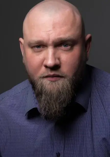 Макс из Улан-Удэ, ищу на сайте открытые отношения