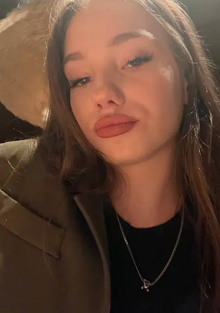 Я Алина, 19, из Тольятти, ищу знакомство для вирта